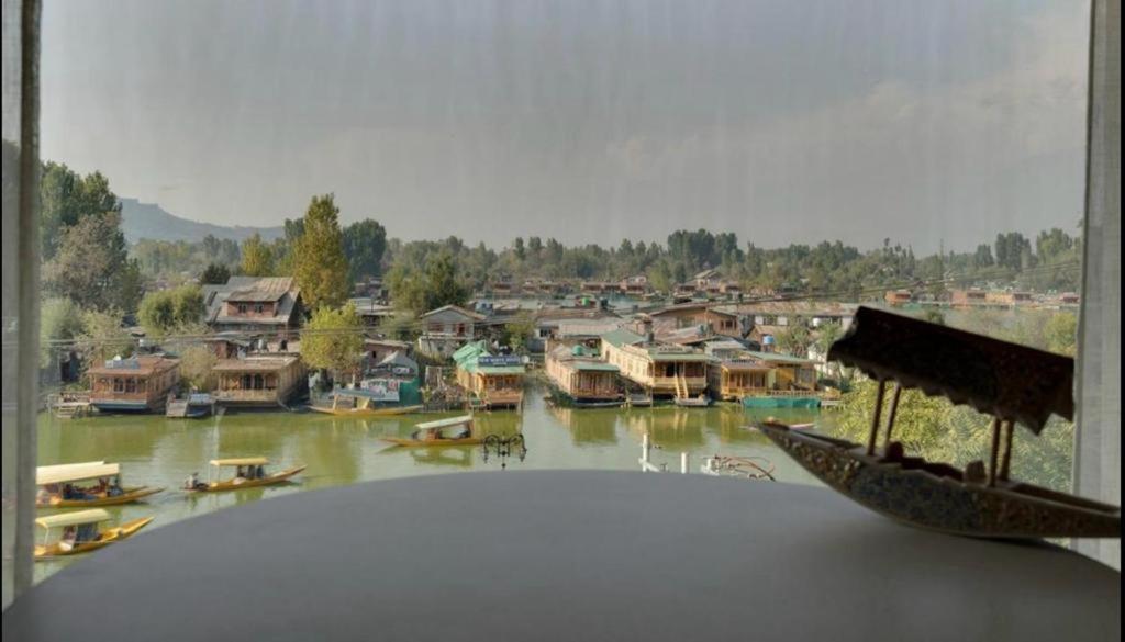 Hotel Senorita Srinagar  Exterior photo